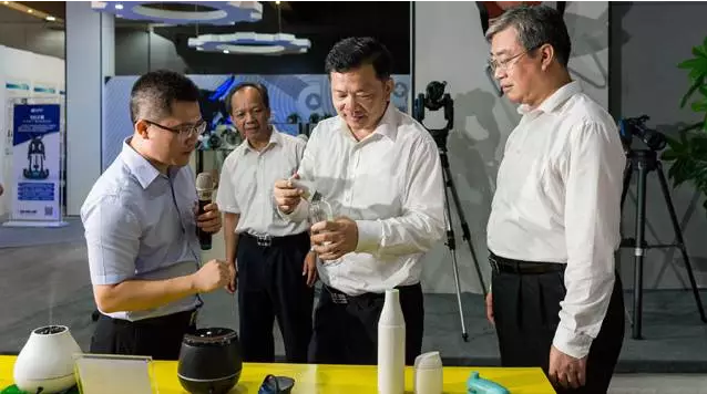 【廣東·佛山】廣東省委常委、宣傳部部長(zhǎng)慎海雄一行考察廣東工業(yè)設(shè)計(jì)城