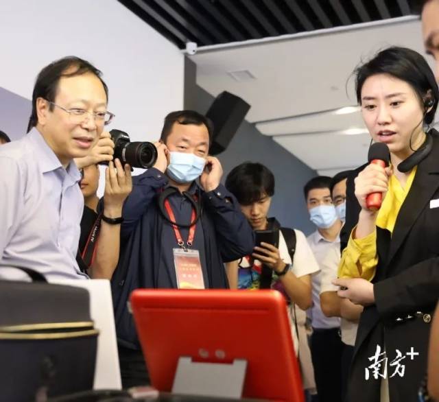 中宣部組織的“大灣區(qū) 大未來”主題宣傳活動(dòng)走進(jìn)廣東工業(yè)設(shè)計(jì)城。受訪單位供圖