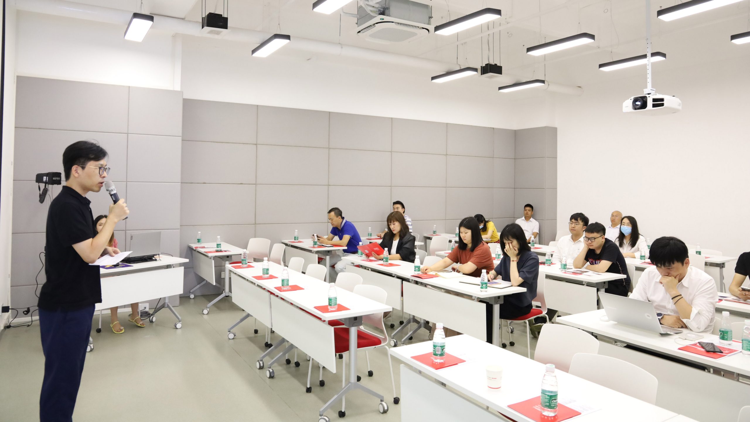 擦出中韓設(shè)計火花，中韓設(shè)計順德中心公益講座在設(shè)計城舉行