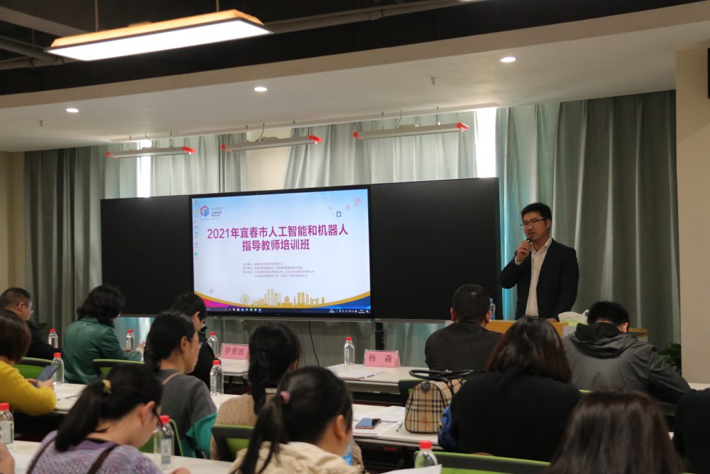 50余名人工智能教師齊聚中部教裝城，發生了啥大事？"