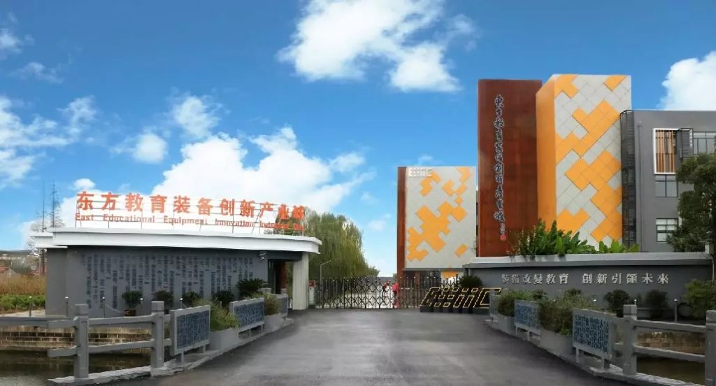 人民日報(bào)頭版“點(diǎn)贊” ！！江西工業(yè)設(shè)計(jì)小鎮(zhèn)“后臺”就是這么硬！