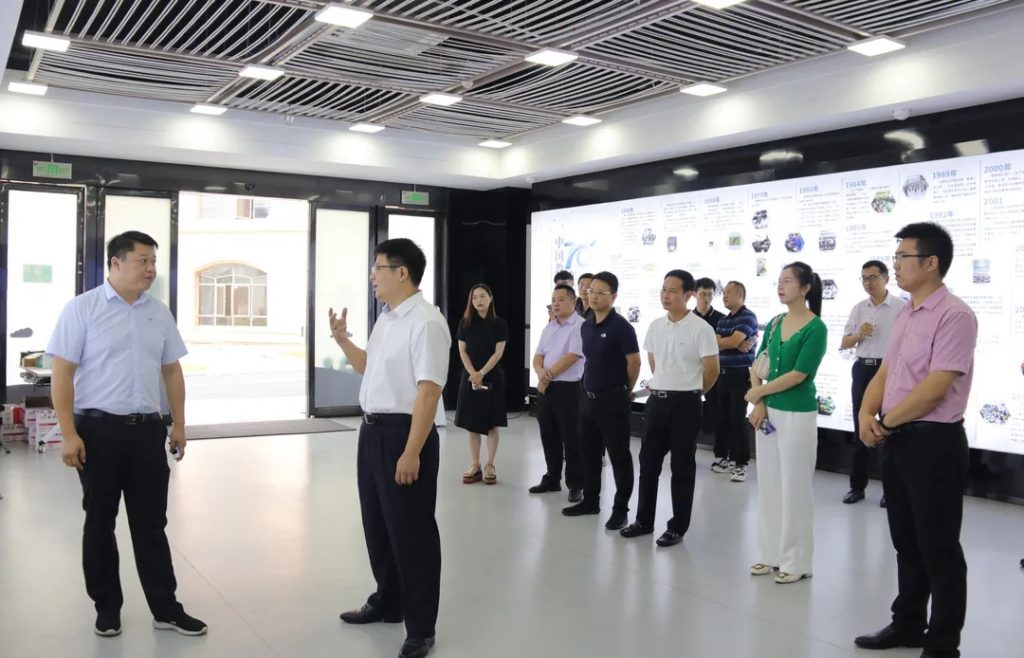 豐城市委副書記、代市長張書基調(diào)研中部教裝城數(shù)字經(jīng)濟(jì)產(chǎn)業(yè)