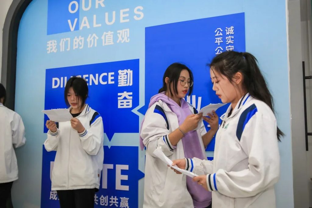 集結(jié)未來星主播！佛山首個互聯(lián)網(wǎng)營銷師聯(lián)合培養(yǎng)基地開班