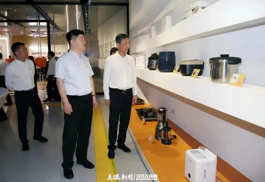 貴州黨政代表團考察設計城，深化粵黔創(chuàng)新與人才合作